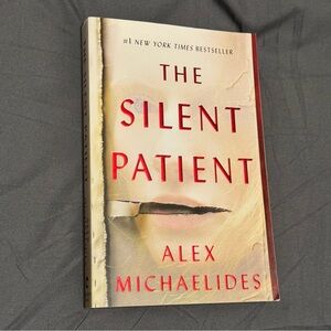 The Silent Patient by Alex Michaelides Paperback Book Thriller Suspense